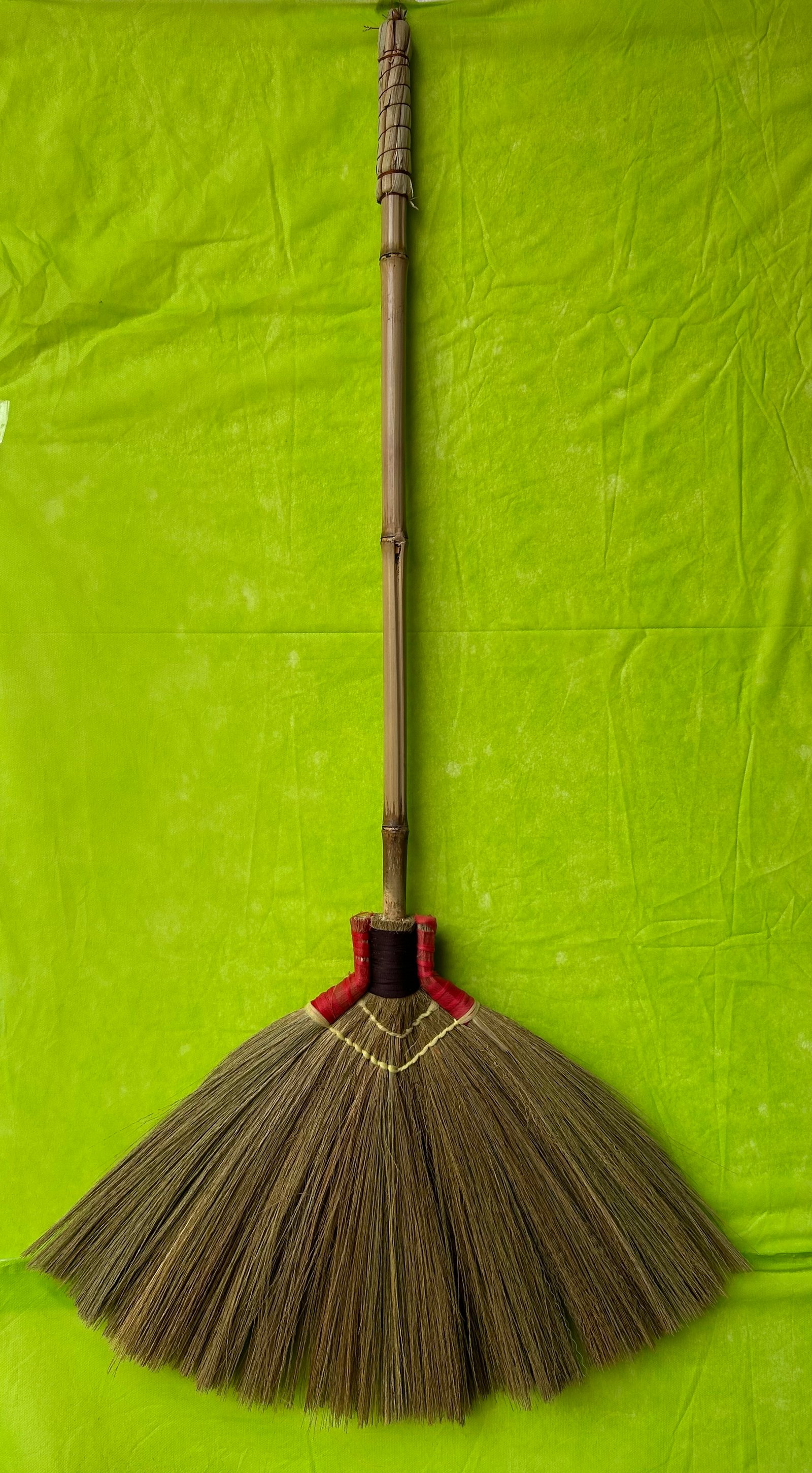Sapu Gelagah model Tempel